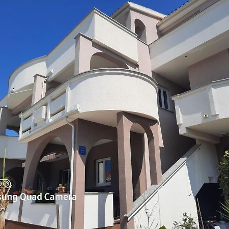 Apartments Dorotea ノヴァリャ エクステリア 写真