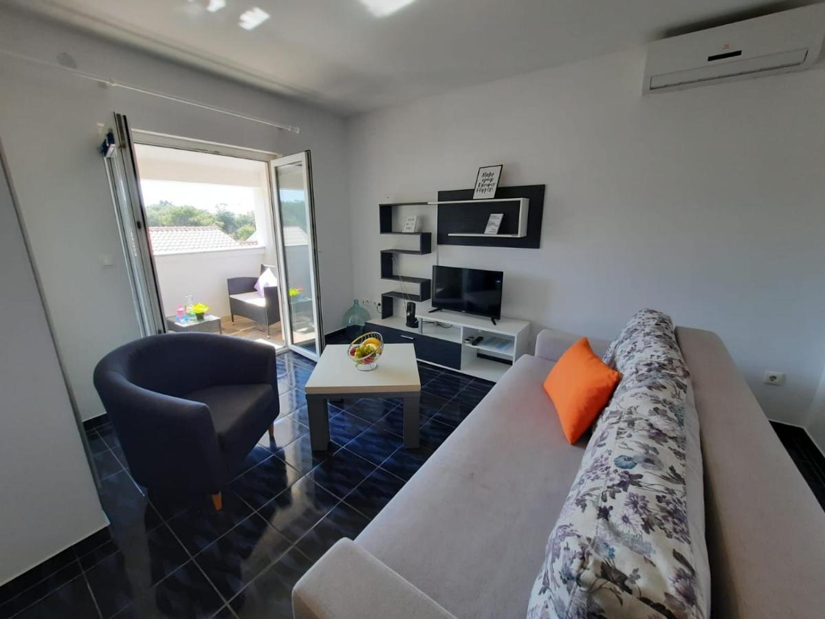 Apartments Dorotea ノヴァリャ エクステリア 写真